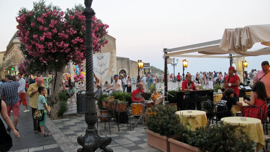 Musik på Piazza IX Aprile.